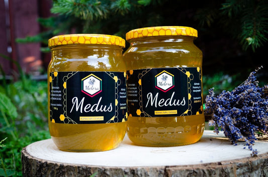 Šviežias lietuviškas pavasario medus