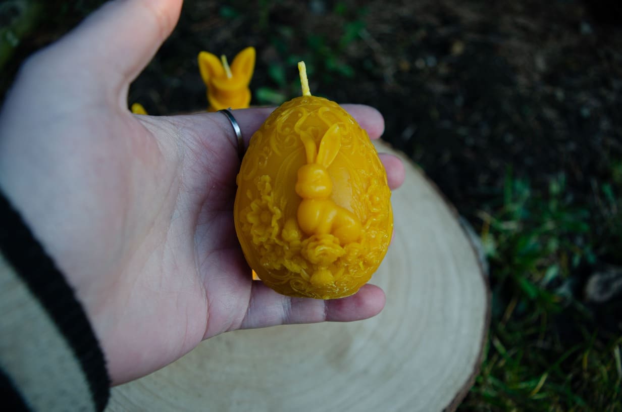 Beeswax candle "Easter Egg"